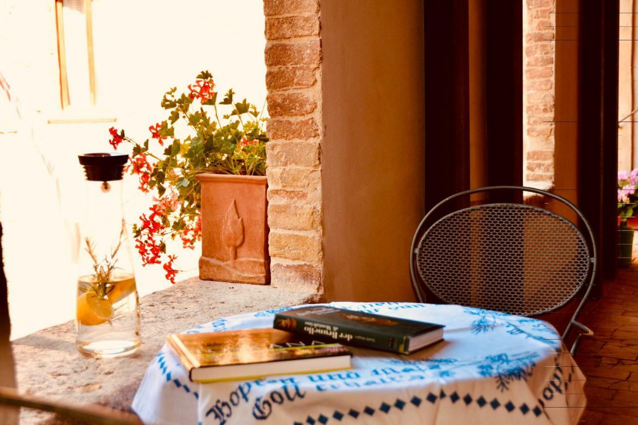Locanda della Scala San Quirico dʼOrcia Esterno foto